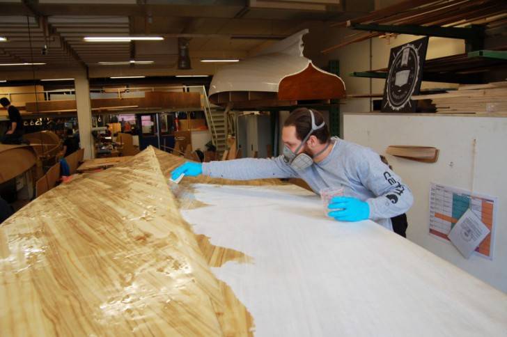 Lamineren van glasweefsel met Mr.Boat epoxy