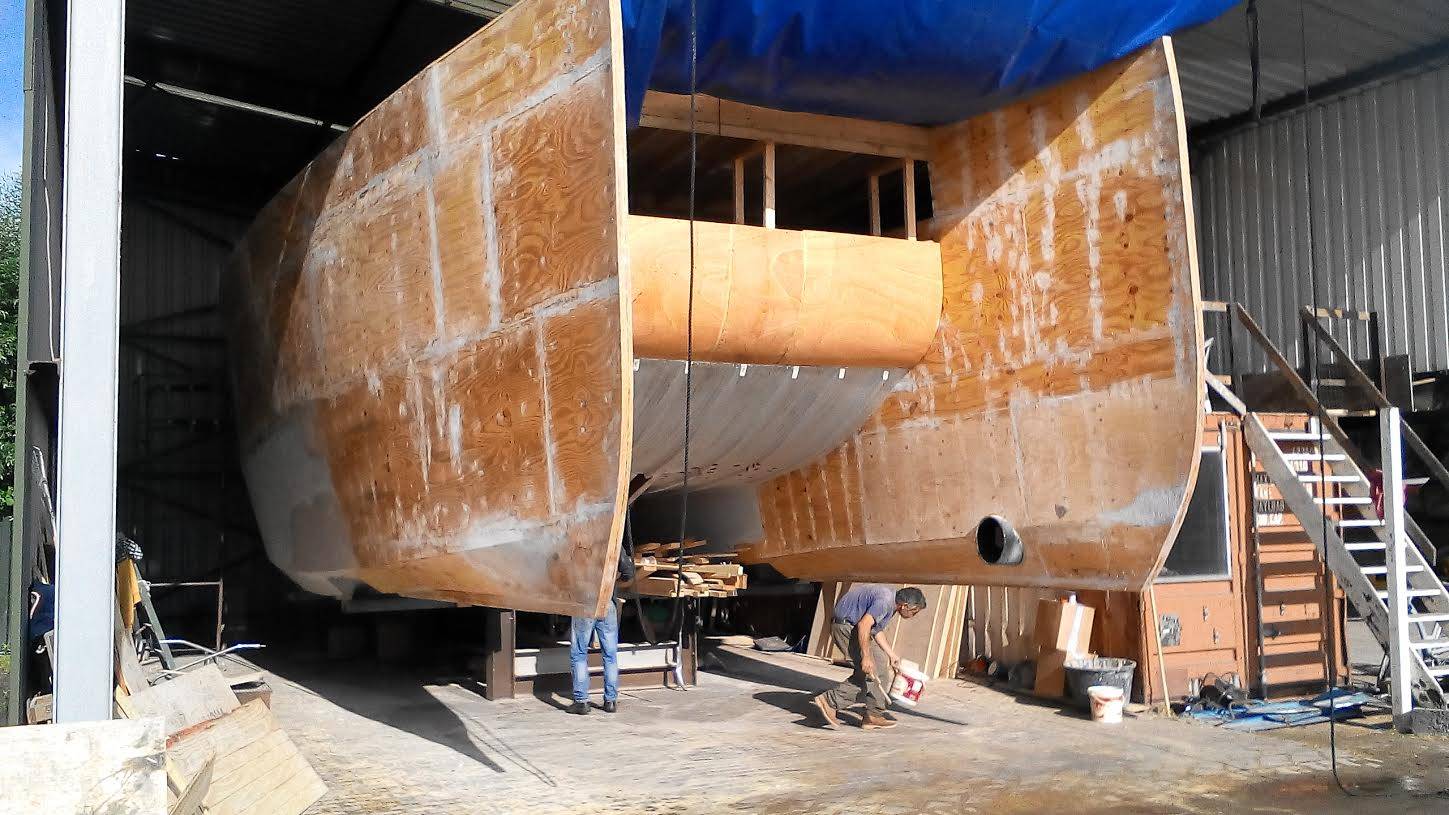Bouw van een catamaran in hout epoxy