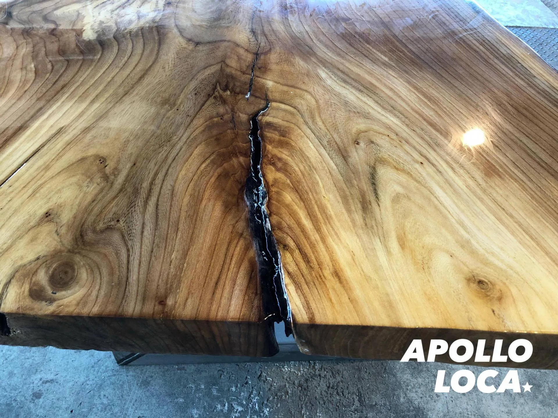 Apollo Loca: epoxy tables