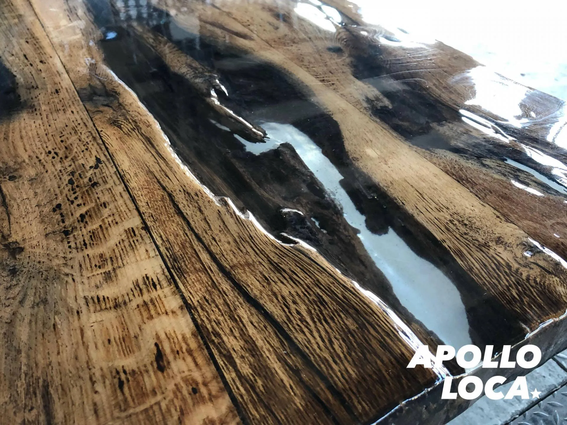 Apollo Loca: epoxy tables