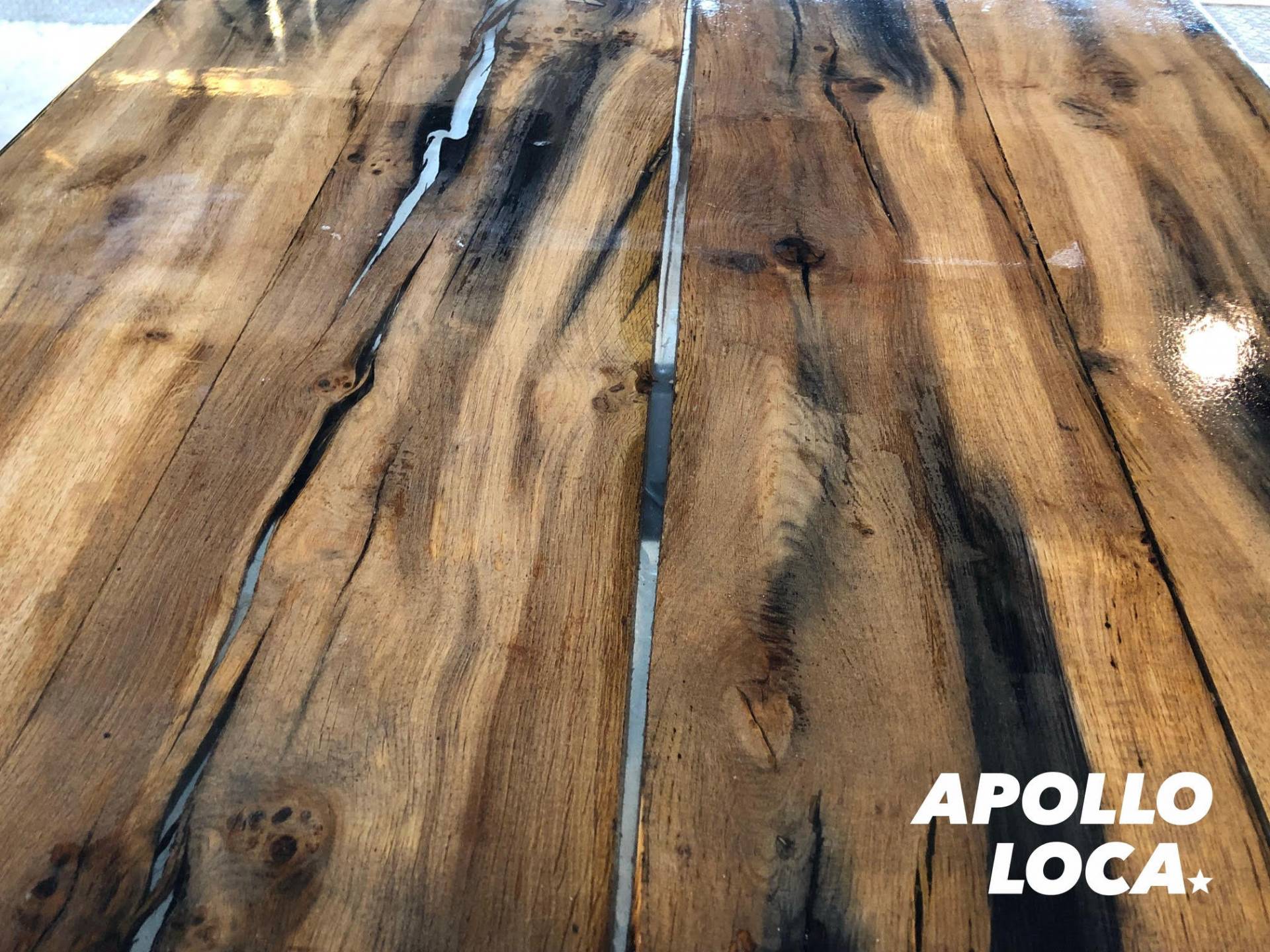 Apollo Loca: epoxy tables