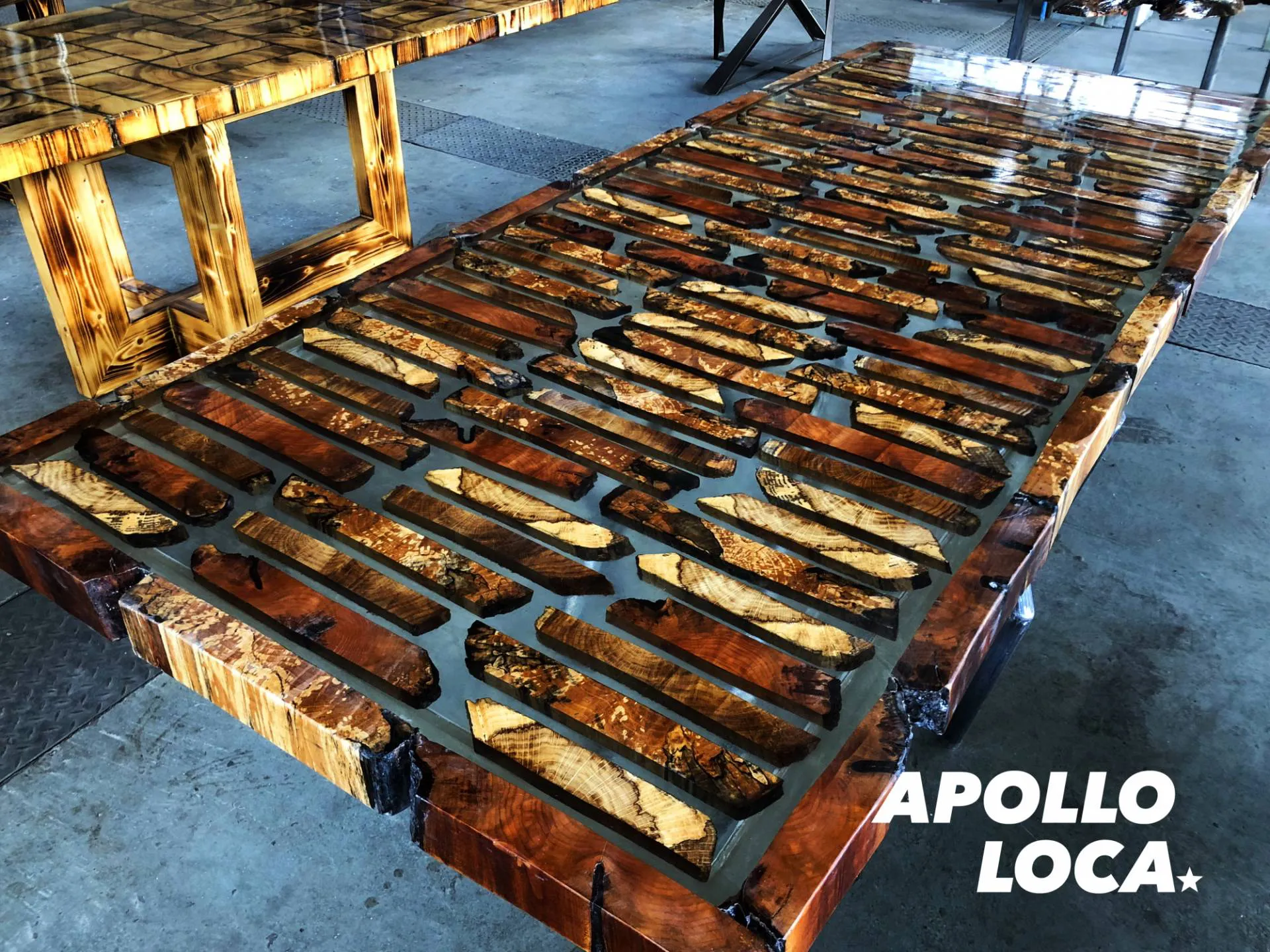 Apollo Loca: epoxy tables