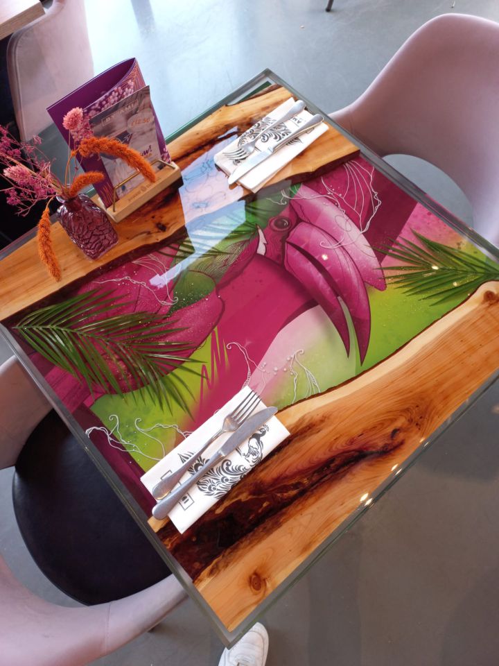 Esther Waalkens: Tropische epoxy tafels