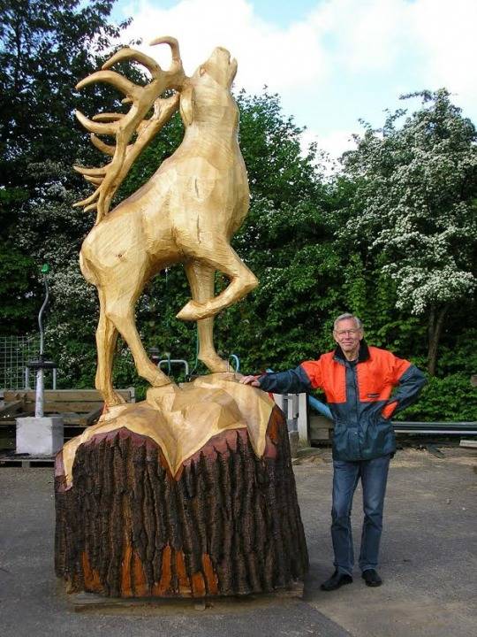 Dik van Oers - Restauratie beeld houten hert