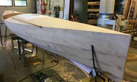 Zelfbouw van een roeiboot in stitch&glue