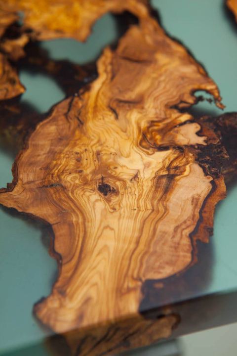 Olijfhout epoxy tafel