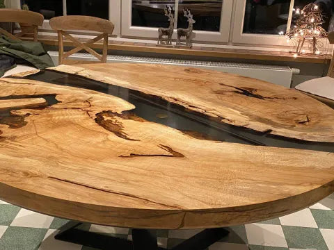 Giel Stalmans: Epoxy tafel met jachtgeweer