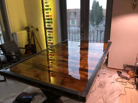 Renco van Harten: Tafel met epoxy