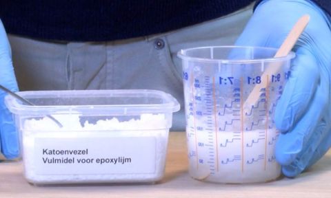 Zelf epoxylijm maken